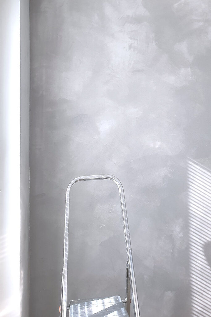 Efektiseinä maalaus kalkkilaastilla