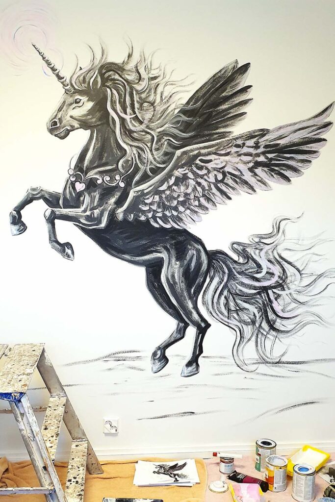 Musta hevonen seinämaalaus kotiin
