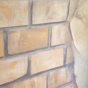 Seinän maalaus tiilikuviolla