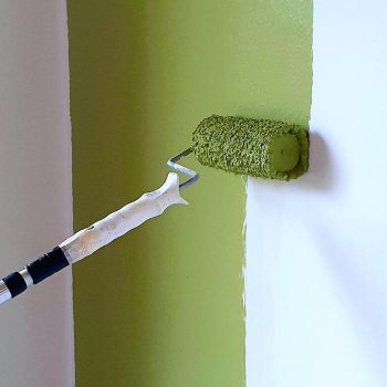 Seinän maalaus vihreallä